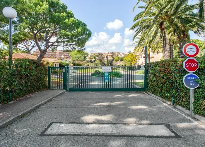 A Antibes, 33 M², Piscine Partagee * Αντίμπ
